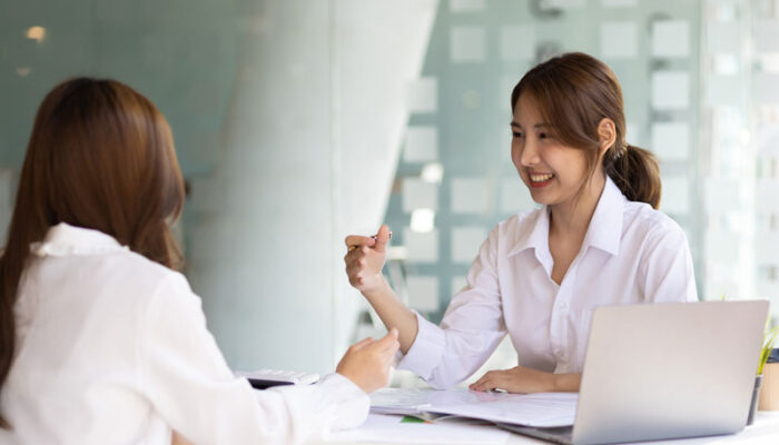 riditwo-female-colleagues-discuss-start-up-projects-an-2023-11-27-05-11-03-utc